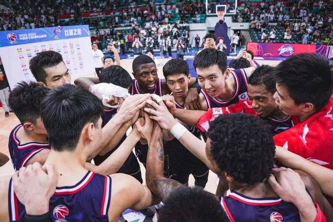 开云体育登录入口-赛后体能课后，阿贾克斯再遭质疑备战CBA季后赛，悬念犹存，赛季目标并未改变的简单介绍